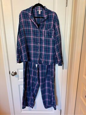Victoria's Secret Navy and Pink Plaid Pajama Set
